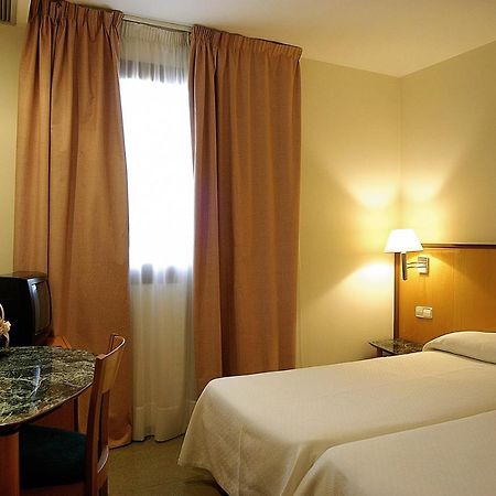 Hostal Meson Pepa Logrono Luaran gambar