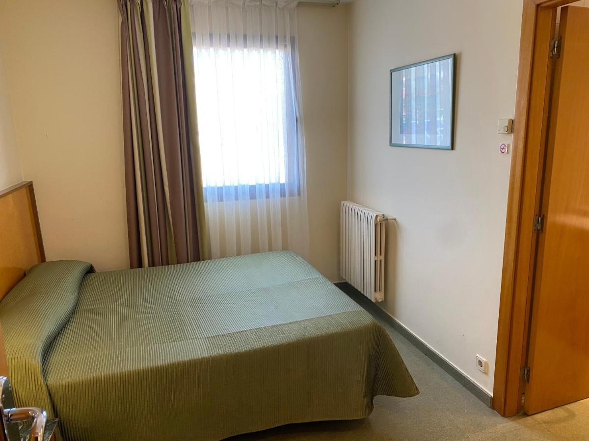 Hostal Meson Pepa Logrono Luaran gambar