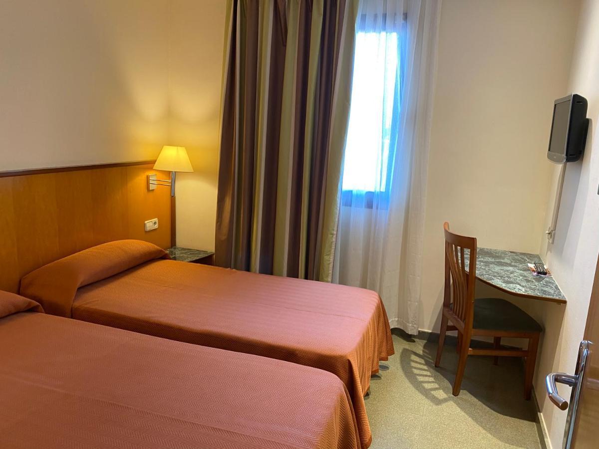 Hostal Meson Pepa Logrono Luaran gambar