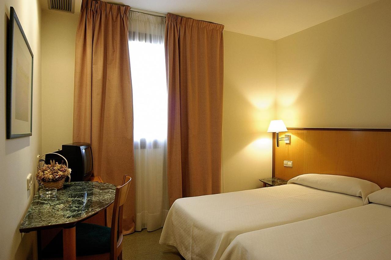 Hostal Meson Pepa Logrono Luaran gambar